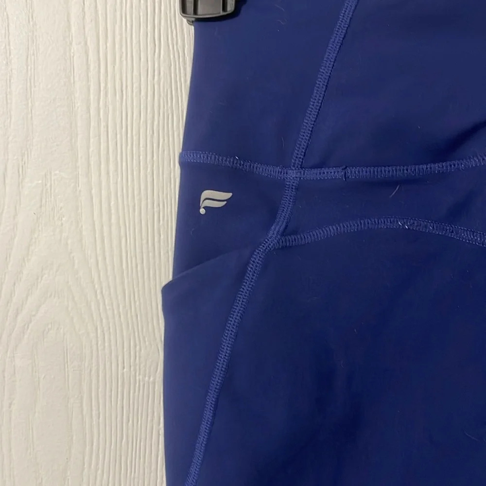 💰PureLuxe By Fabletics Asymmetrical Twist Blue/Purple Capris Leggings Size XS/S - Picture 5 of 7